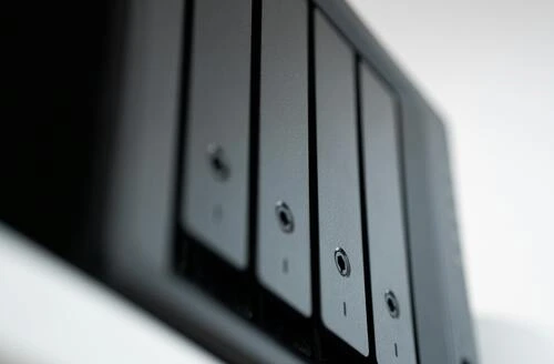 Professionelle Netzwerkeinrichtung und -optimierung für Privat und Geschäft, einschliesslich NAS-Speicherlösungen